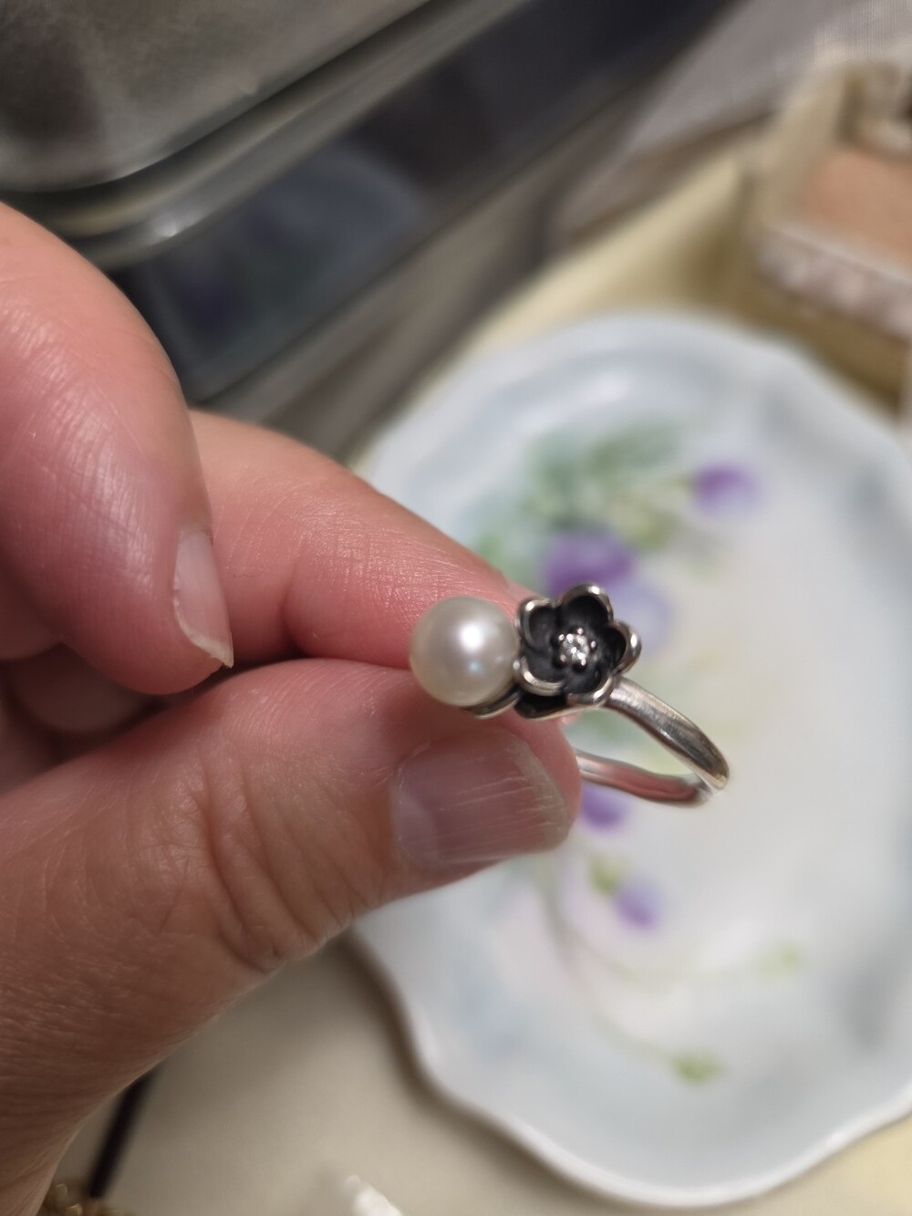 Pearl and Floral Silver Ring - White Pearl